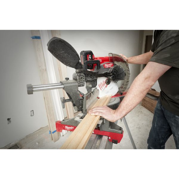 Пила торцювальна акумуляторна безшіткова MILWAUKEE M18 FMS305-121 (Ø305мм) (ЗП+1ак.Х12Аг)