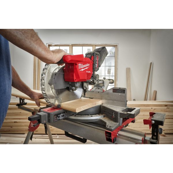 Пила торцювальна акумуляторна безшіткова MILWAUKEE M18 FMS305-121 (Ø305мм) (ЗП+1ак.Х12Аг)
