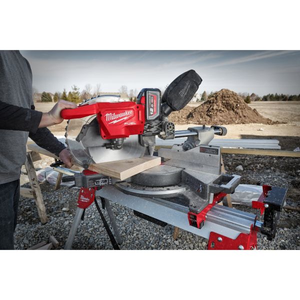 Пила торцювальна акумуляторна безшіткова MILWAUKEE M18 FMS305-121 (Ø305мм) (ЗП+1ак.Х12Аг)