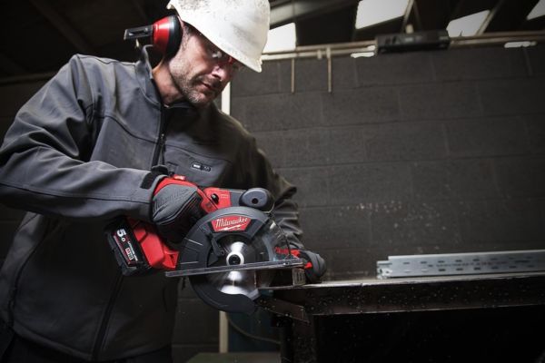 Пила дискова ручна по металу акумуляторна по металу MILWAUKEE, M18 FMCS-0X, Ø150мм (+ диск, HD кейс)
