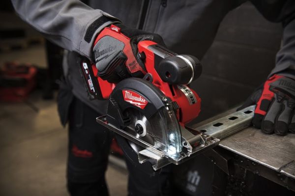 Пила дискова ручна по металу акумуляторна по металу MILWAUKEE, M18 FMCS-0X, Ø150мм (+ диск, HD кейс)