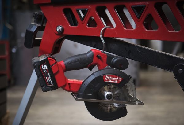 Пила дискова ручна по металу акумуляторна по металу MILWAUKEE, M18 FMCS-0X, Ø150мм (+ диск, HD кейс)