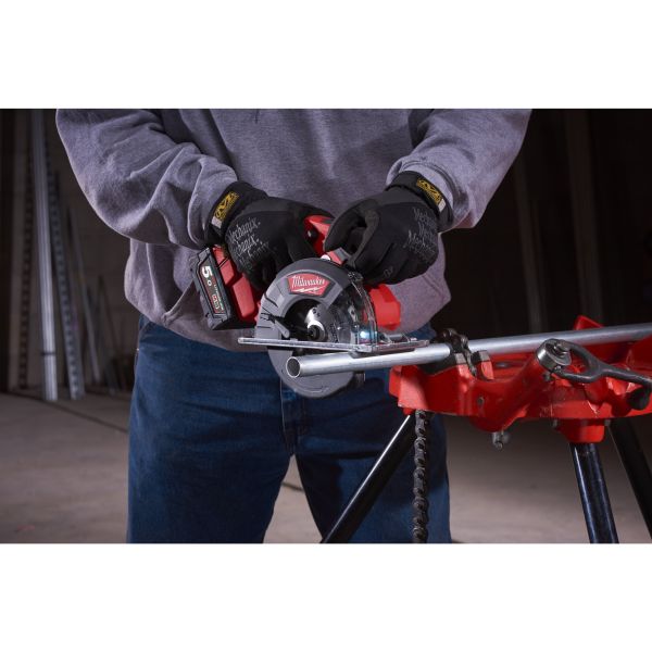 Пила дискова ручна по металу акумуляторна по металу MILWAUKEE M18 FMCS-502X Ø150мм (+ диск, HD кейс)