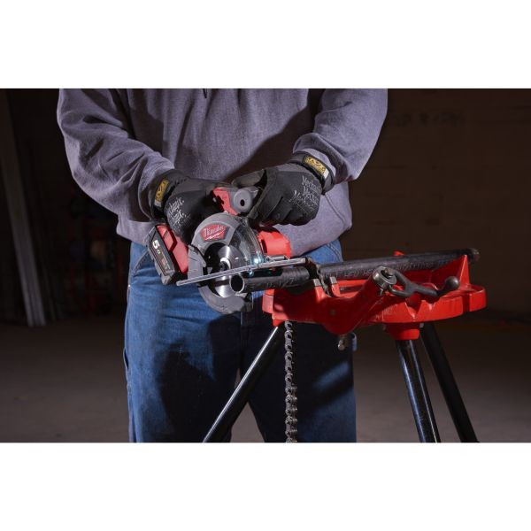 Пила дискова ручна по металу акумуляторна по металу MILWAUKEE M18 FMCS-502X Ø150мм (+ диск, HD кейс)