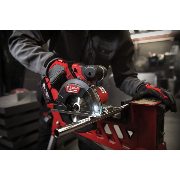 Пила дискова ручна по металу акумуляторна по металу MILWAUKEE M18 FMCS-502X Ø150мм (+ диск, HD кейс)