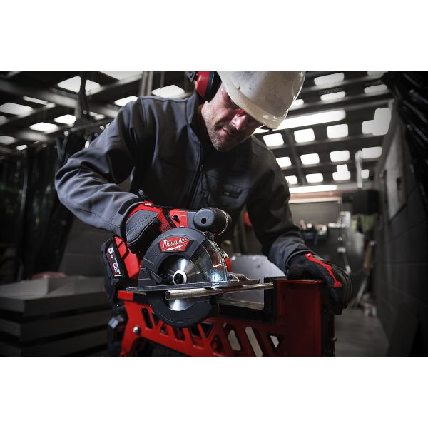 Пила дискова ручна по металу акумуляторна по металу MILWAUKEE M18 FMCS-502X Ø150мм (+ диск, HD кейс)
