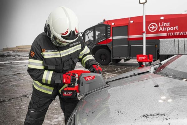 Циркулярная пила по металлу MILWAUKEE M18 FUEL FMCS66-0C 66мм 4933472110 (+ аксесуари, HD кейс)