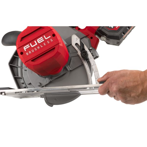 Пила дискова акумуляторна по металлу MILWAUKEE M18 FMCS66-121C Ø203мм  (ЗП+1ак.Х12Ач)