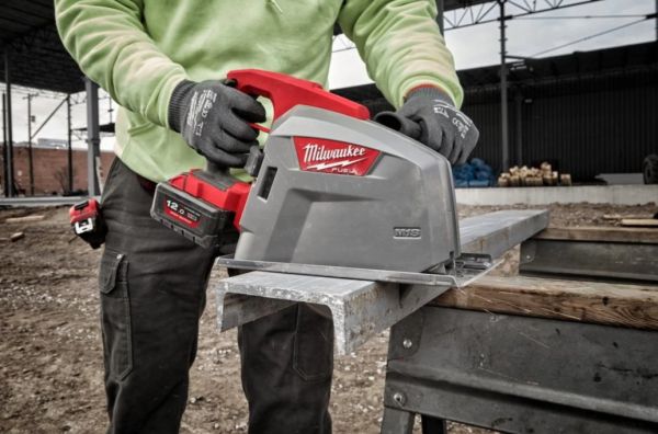 Пила дискова акумуляторна по металлу MILWAUKEE M18 FMCS66-121C Ø203мм  (ЗП+1ак.Х12Ач)