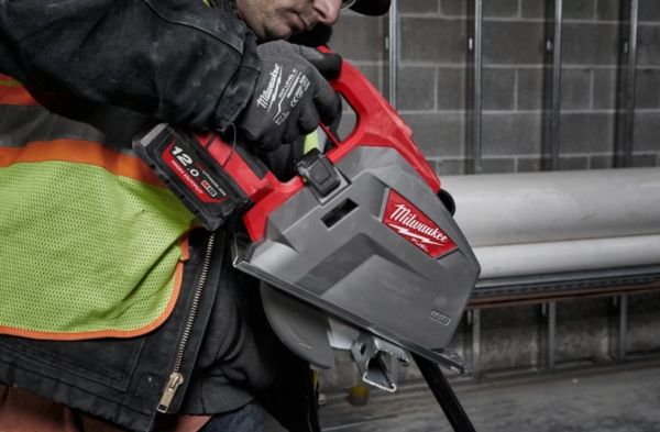 Пила дискова акумуляторна по металлу MILWAUKEE M18 FMCS66-121C Ø203мм  (ЗП+1ак.Х12Ач)