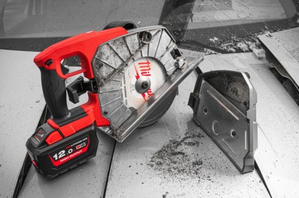 Пила дискова акумуляторна по металлу MILWAUKEE M18 FMCS66-121C Ø203мм  (ЗП+1ак.Х12Ач)