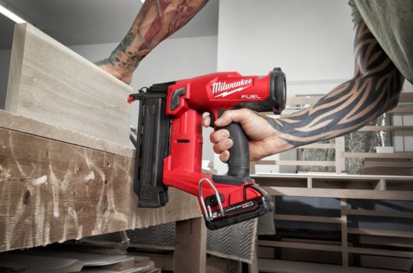 Пістолет цвяхозабивний акумуляторний безщітковий M18 FN18GS-0X Прямой магазин; HD кейс