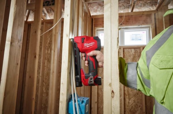 Степлер скобозабивний акумуляторний для кабеля M12 BCST-0 MILWAUKEE