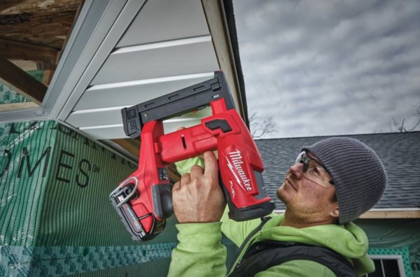 Степлер скобозабивний акумуляторний MILWAUKEE M18 FUEL FNCS18GS-202X 4933471940