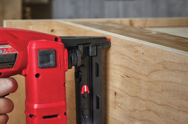 Степлер скобозабивний акумуляторний MILWAUKEE M18 FUEL FNCS18GS-202X 4933471940