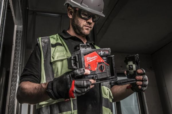Нівелір лазерний 3D нівелір акумуляторний MILWAUKEE, M12 3PL-0C (кейс)