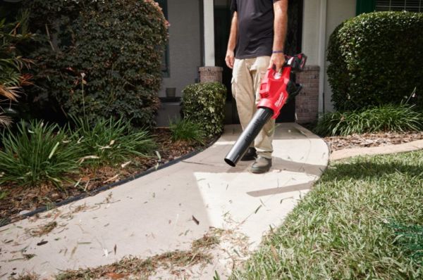 Повітродувка акумуляторна безщіткова з двома батареями M18 F2BL-0 MILWAUKEE