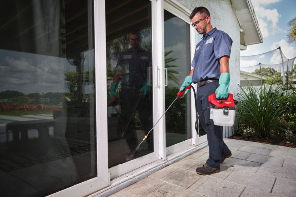 Акумуляторний оприскувач 3.7 літра MILWAUKEE M12 BHCS3L-201