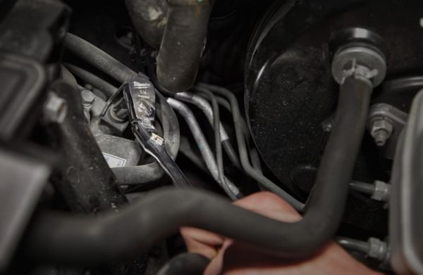 Тріскачка шарнирна для головок ¼” MILWAUKEE, 152мм