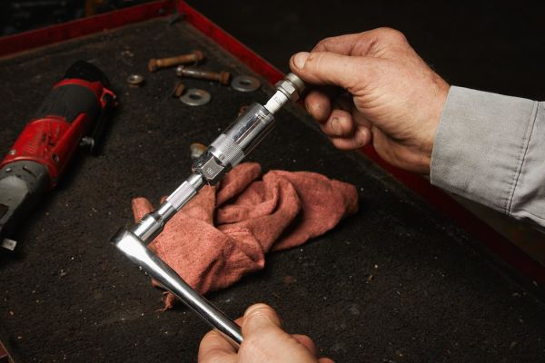 Головка хромована 3/8'' MILWAUKEE, для свічок запалювання, 18мм