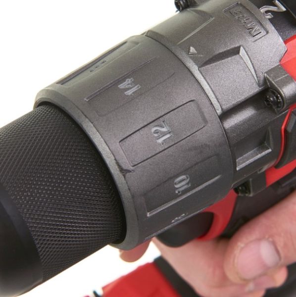 Дриль-шуруповерт акумуляторний M18FDD2-402C крутий. мом.135 Нм MILWAUKEE