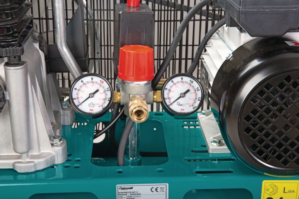 Компресор поршневий AIRSTAR 321/50 E (10 бар, ресивер 50 л, пр-сть 14,1 m3/година)