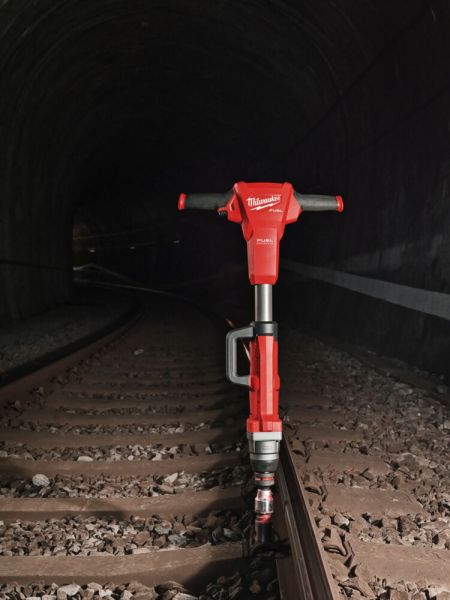 Гайкокрут залізничний акумуляторний 1'' (2000 Нм) MILWAUKEE M18 M18 FHIWF1R-122C