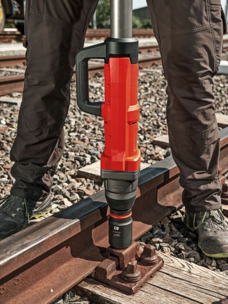 Гайкокрут залізничний акумуляторний 1'' (2000 Нм) MILWAUKEE M18 M18 FHIWF1R-122C