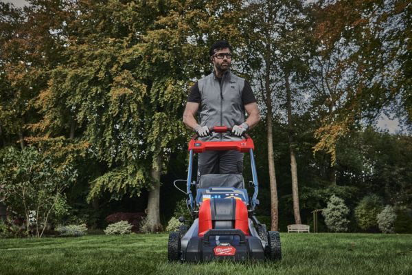 Газонокосарка акумуляторна безщіткова самохідна 46см M18 F2LM46-0 MILWAUKEE