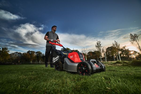 Газонокосарка акумуляторна безщіткова самохідна 46см M18 F2LM46-0 MILWAUKEE