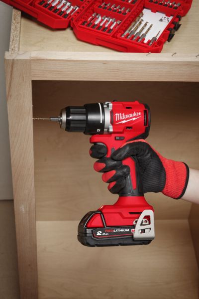 Дриль-шурупокрут акумуляторний безщітковий MILWAUKEE M18 BLDDRC-202C 61Нм (+ заряд.пристрій, 2 акум., HD кейс)