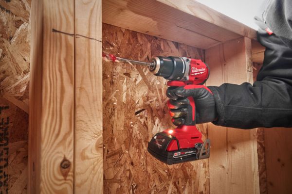 Дриль-шурупокрут акумуляторний безщітковий MILWAUKEE M18 BLDDRC-202C 61Нм (+ заряд.пристрій, 2 акум., HD кейс)