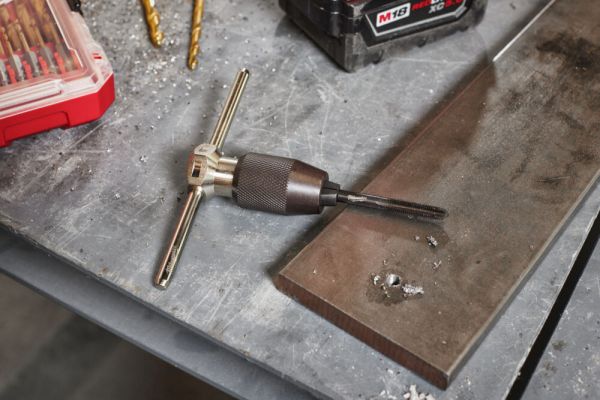 Набір мітчиків та плашок метрично М3-М7 17 предметів MILWAUKEE