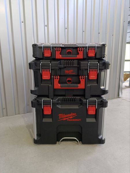 Візок на коліщатах з ящиками для інструментів MILWAUKEE PACKOUT 4932499041
