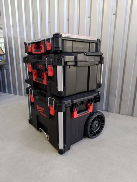 Візок на коліщатах з ящиками для інструментів MILWAUKEE PACKOUT 4932499041