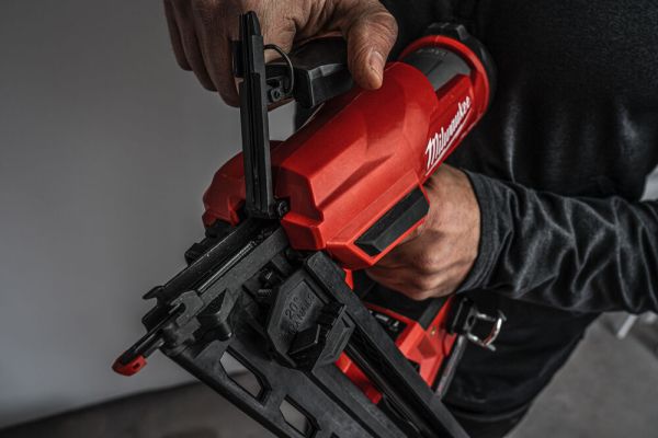 Пістолет цвяхозабивний акумуляторний MILWAUKEE, M18 FN16GA-0, 32-64мм (каркас)