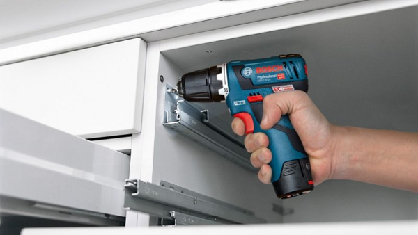 Набір акумулятора та зарядного пристрою Bosch GBA, 1х18В 2Аг, 1х18В 4Аг, ЗУ GAL 12V-40