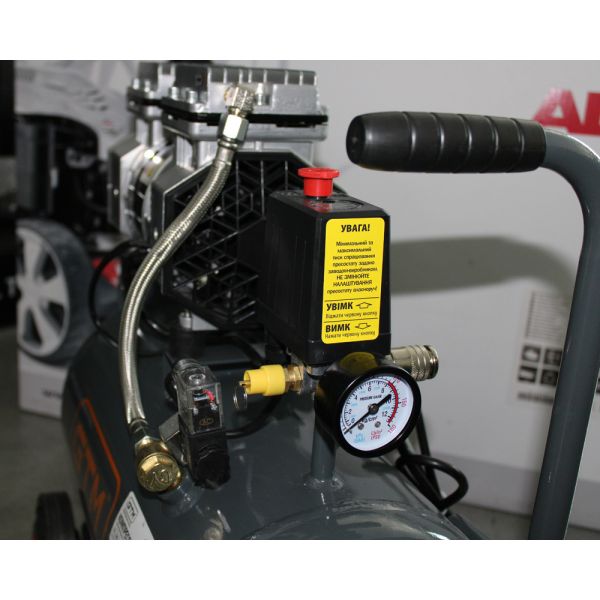 Компресор рес-24л 105л/хв 0,75кВт 8бар 220В 2 циліндри безмасляний