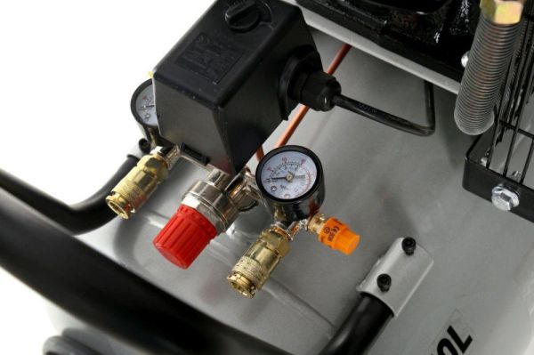 Компресор масляний трициліндровий TAGRED TA348B