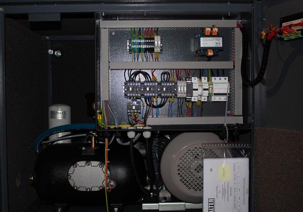 Гвинтовий компресор з ремінним приводом WALTER SKTG 7,5/500 SXP COMBO