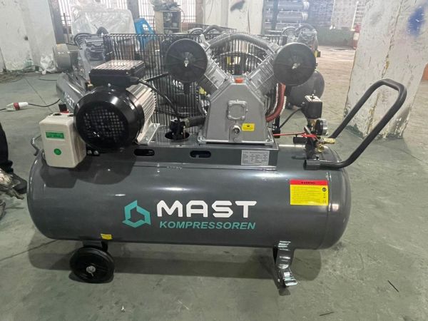 Поршневий компресор MAST VA90/200L 220V