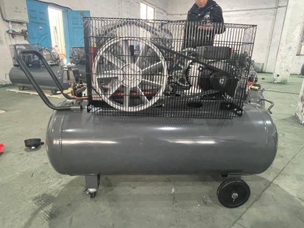 Поршневий компресор MAST VA90/200L 220V