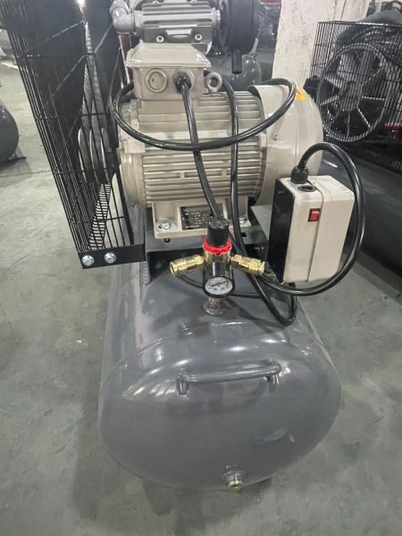 Поршневий компресор MAST VA90/200L 400