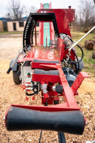 Напівавтоматична машина для різання і розколу дров Brugger SA38