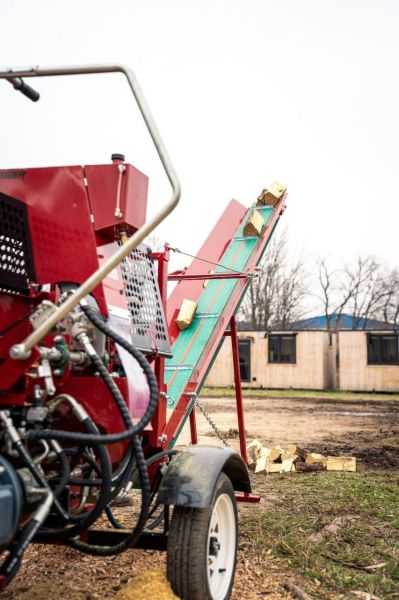 Напівавтоматична машина для різання і розколу дров Brugger SA38