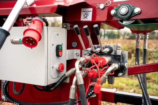 Напівавтоматична машина для різання і розколу дров Brugger SA38