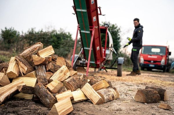 Напівавтоматична машина для різання і розколу дров Brugger SA38