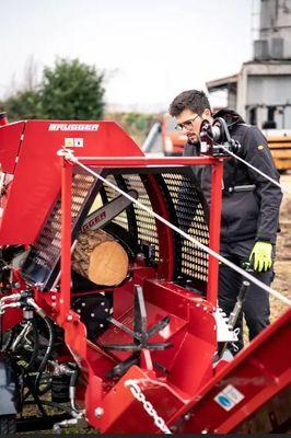 Напівавтоматична машина для різання і розколу дров Brugger SA48 Pro