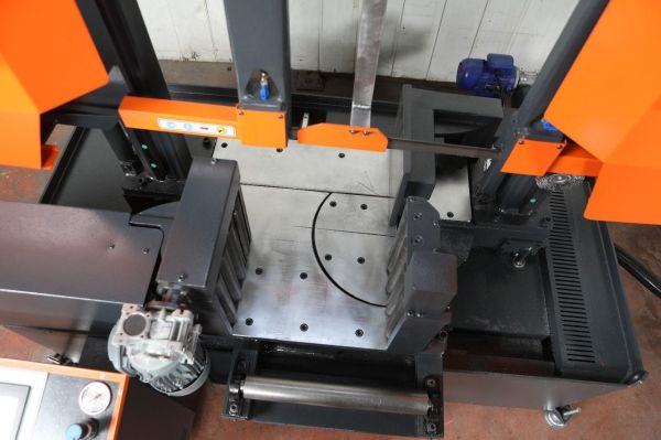 Автоматична двоколонна стрічкова пилка DISPA MAKINA D-O 550