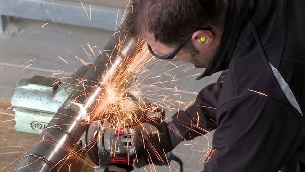 Кутова шліфмашина Bosch GWS 17-125 CIE